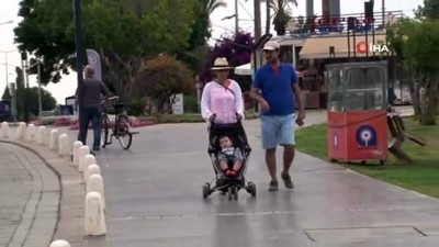  Denizi özleyenler sabahın ilk ışıklarıyla Konyaltı Sahili'ne geldi