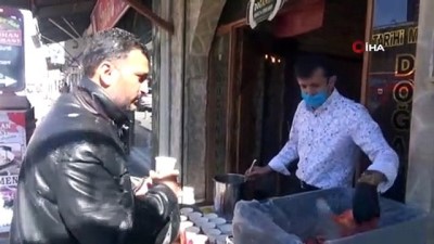  İş yerini açtı vatandaşa çorba dağıttı