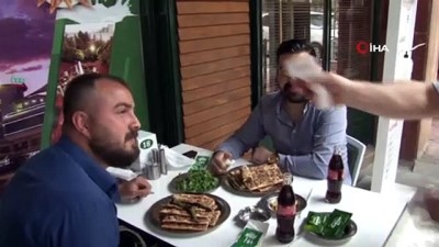  Konya’da restoranlarda sosyal mesafeye uyuluyor