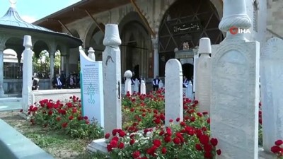  Mevlana Müzesi 75 gün sonra yeniden ziyarete açıldı