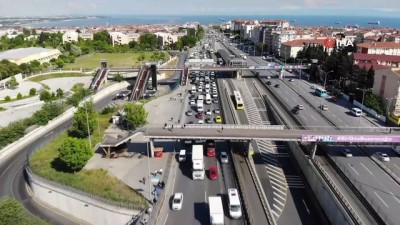  Normalleşme sürecinin ilk mesai bitimde E-5'te yoğun trafik oluştu