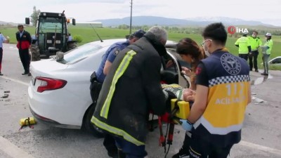  Otomobil ile traktör çarpıştı: 5 yaralı