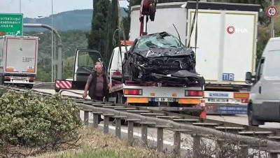  Otomobil taşıyan tır yan yattı: Sıfır otomobiller etrafa saçıldı