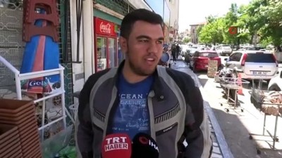  Otomobilin altında kalmaktan saniyelerle böyle kurtuldu