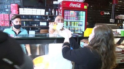  Restoranlar ve pastaneler yeniden müşteri kabul etmeye başladı