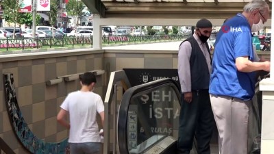 metro istasyonu -  65 yaş üstünün ücretsiz ulaşım çılgınlığı...Uzun kuyruklar oluştu Videosu