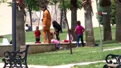 ebeveyn -  Kısıtlama kalkınca çocuklar süs havuzlarına koştu Videosu