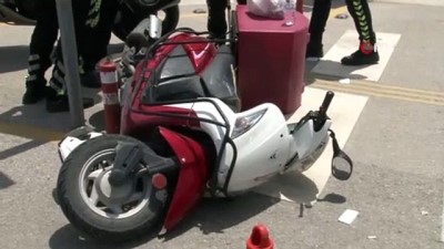 polis merkezi -  Otomobilin motosiklete çarptığı an kamerada Videosu