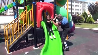 Polisler, parkta çocuklarla birlikte oyun oynadı - AMASYA