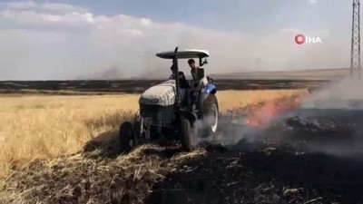  Şanlıurfa'da çıkan yangında 400 dönüm ekili arazi kül oldu