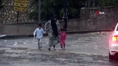  Tokat'ta sağanak yağış hayatı olumsuz etkiledi