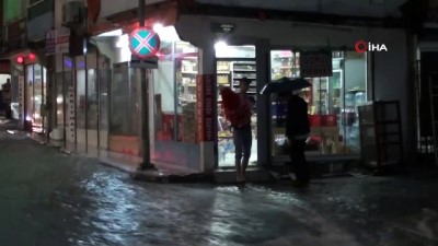 kapali alan -  Çorum’da sağanak yağış sonrası yollar göle döndü Videosu