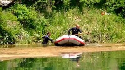  AFAD'ın 'balık adamları' gölü kurtarmak için daldı
