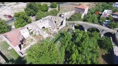  Bergama’daki tarihi binalar restorasyonla yeniden ayağa kalkıyor