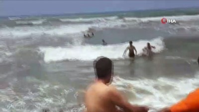  Dalgalara kapılan kadın böyle kurtarıldı