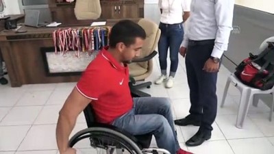 bilek guresi - Engelli milli sporcuya tekerlekli sandalye hediyesi - ADANA Videosu