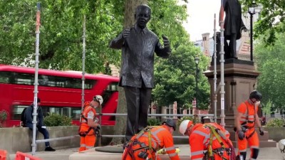 bagimsizlik - Gandhi ve Mandela’nın Parlamento Meydanında bulunan heykelleri korumaya alındı (1) - LONDRA Videosu