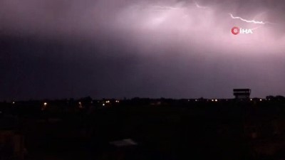  Iğdır'da şimşekler geceyi aydınlattı