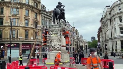 Irkçılık karşıtı yeni gösteriler öncesi Kral 1. Charles'ın heykeli korumaya alınıyor - LONDRA