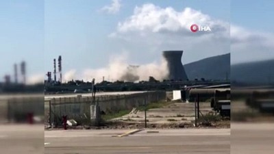 petrol rafinerisi -  - İsrail'de soğutma kulesi çöktü Videosu