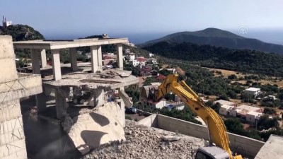 mufettis - Kaçak yapıların yıkımına devam ediliyor - ANTALYA Videosu