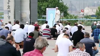  Karabük'te sosyal mesafeli üçüncü cuma namazı kılındı