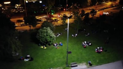  Korona virüs vakaları açıklandığı sırada Caddebostan sahilindeki kalabalık görüntüsü şoke etti