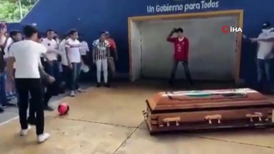  - Meksika’da genç futbolcu son gölünü tabutu ile attı