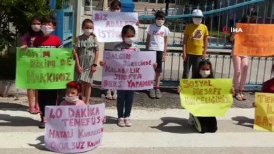 il milli egitim muduru -  Okullarının kapatılacağı iddiaları üzerine öğrenciler ve veliler okul önünde toplandı Videosu