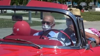klasik otomobil -  Pendikli dedelerin ve büyükannelerin kısıtlama sonrası torunlarıyla birlikte klasik otomobil turu Videosu