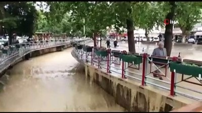 sel baskini -  Sağanak yağış sele neden oldu Videosu