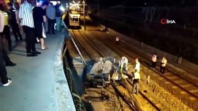  Şirinevler'de kontrolden çıkan otomobil savrularak metro raylarına uçtu. Kazada 1 kişi yaralandı. Ekiplerin çalışmaları devam ediyor