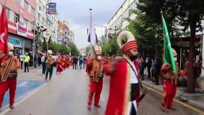 Vatandaşların üzerine 3 ton gül suyu ve 1,5 ton gül çiçeği serpildi - ISPARTA