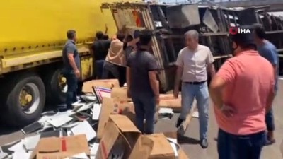  Yaralı sürücüye kartonla gölgelik yaptılar