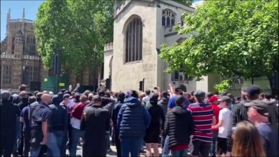 basbakan - Aşırı sağcı grupların gösterisinde gerginlik (1) - LONDRA Videosu