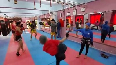 ebeveyn - Bitlis’teki Muay Thai ve Kick Boks sporcuları sosyal mesafeyi koruyarak maçlara hazırlanıyor Videosu