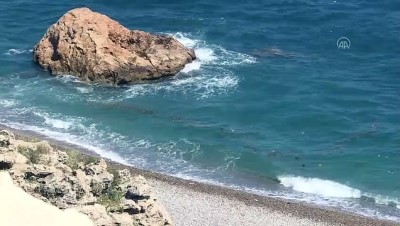 plastik bardak - Dünyaca ünlü Konyaaltı sahilinde yoğunluk - ANTALYA Videosu