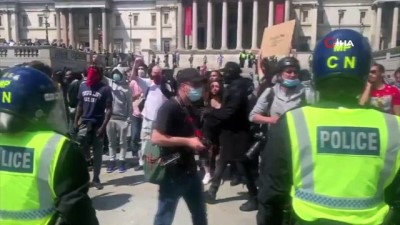 polis mudahale -  - İngiltere'de heykellere karşı tepki devam ediyor
  -İngiltere’de aşırı sağcılar sokağa çıktı Videosu