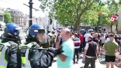 asiri sag -  - İngiltere'de heykellere karşı tepki devam ediyor
  -İngiltere’de aşırı sağcılar sokağa çıktı Videosu