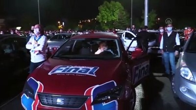 Kayseri'de açık havada araçta maç keyfi