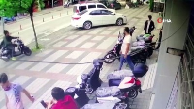 devlet hastanesi -  Kontrolü kaybeden kadın sürücü motosikletle duvara çarptı...O anlar kamerada Videosu