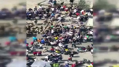 karaborsa -  - Lübnanlı protestocular Esad rejimine yardım olarak gönderilen kamyonların yolunu kesti Videosu