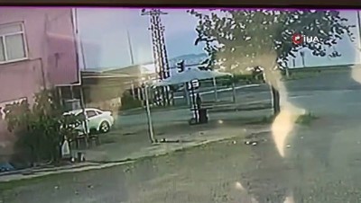 mobilya -  Mobilya taşıyan kamyon, trafik ışıklarında duran tıra böyle çarptı Videosu