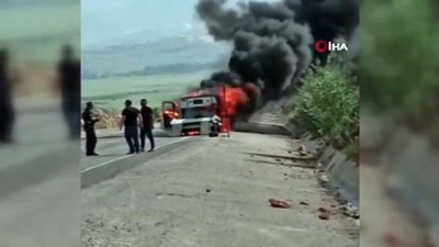  Seyir halindeki çekici alev alev yandı