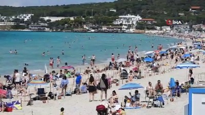 local -  Çeşme plajlarında sosyal mesafeli tatil Videosu
