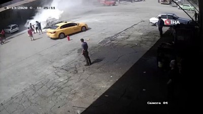 guvenlik kamerasi -  İzmir’de otomobilin LPG tankı böyle patladı: 2 ağır yaralı Videosu