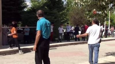  Korona gölgesinde ilk kapsamlı sınav, önlemler dahilinde başladı