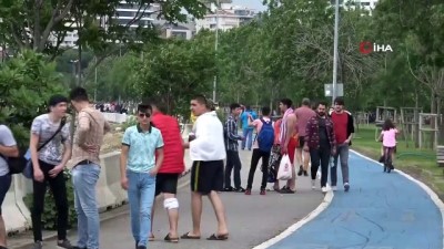 yagmurlu -  Yağmurlu havaya rağmen denize giren genç ayak bileğinden yaralandı Videosu