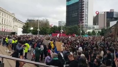 polis siddeti -  - Yeni Zelanda'da binlerce kişi ırkçılığa karşı yürüdü: 'Eşitliği şimdi görmek istiyoruz' Videosu