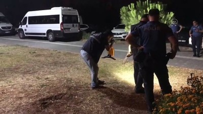 silahli kavga - Adana'da 'banka oturma' nedeniyle çıktığı iddia edilen kavgada bir kişi yaralandı Videosu